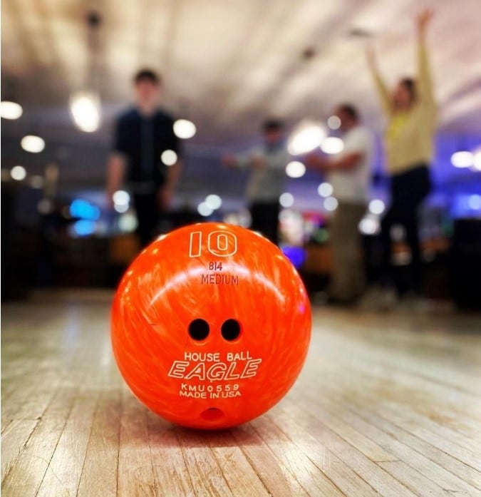 Chipper's Lanes Bowling Ball Features