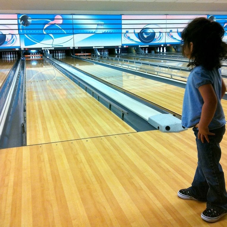 Tustin Lanes Bowling Ball Facilities